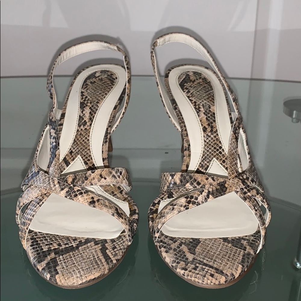 NATURALIZER. Snakeskin. Heels.